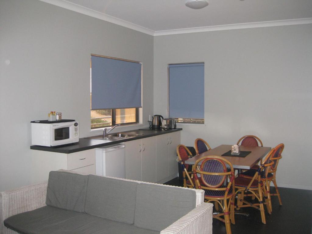 Centrebreak Beach Stay Green Head Екстериор снимка